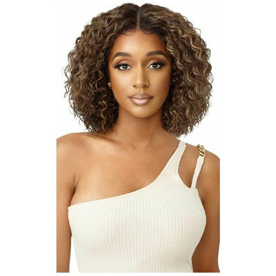 Outre Perfect Hairline 13" x 4" Fully Hand-Tied Synthetic HD Lace Frontal Wig - Lissie